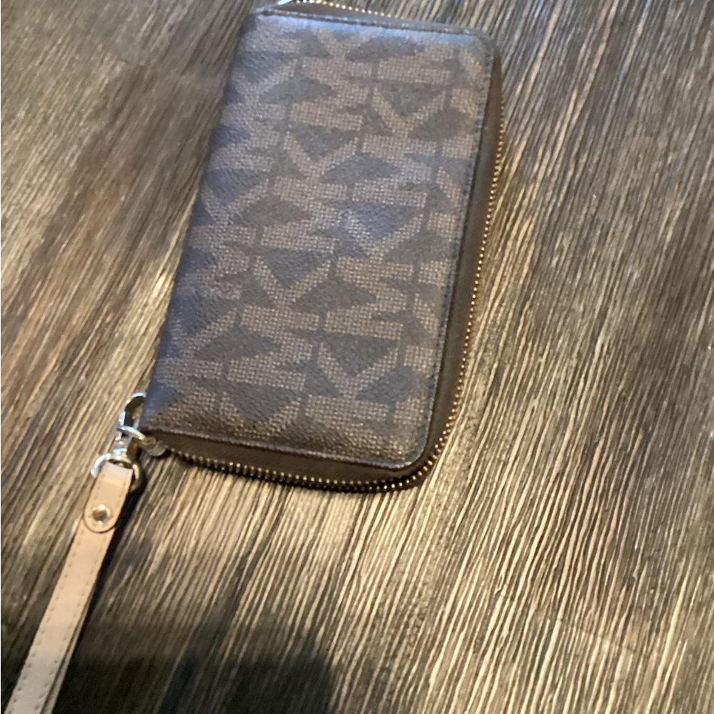 Michael Kors JST LG Flat MF Phone Case Brown